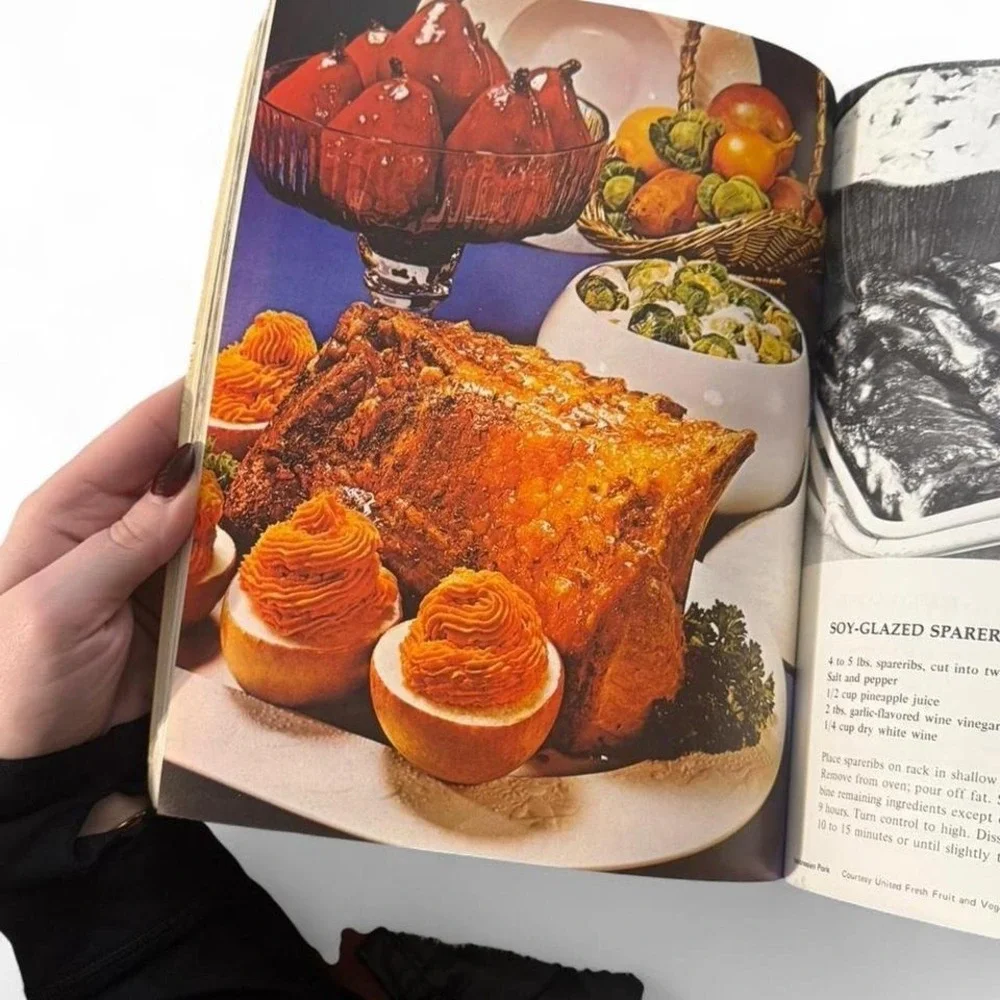Vintage 1975 Crockery Cookery Cookbook Crockpot Meals‎